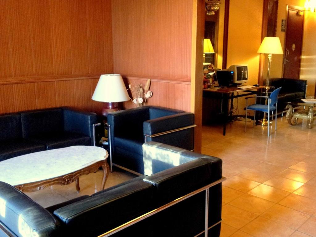 Hotel Toledano Ramblas Barcellona Esterno foto